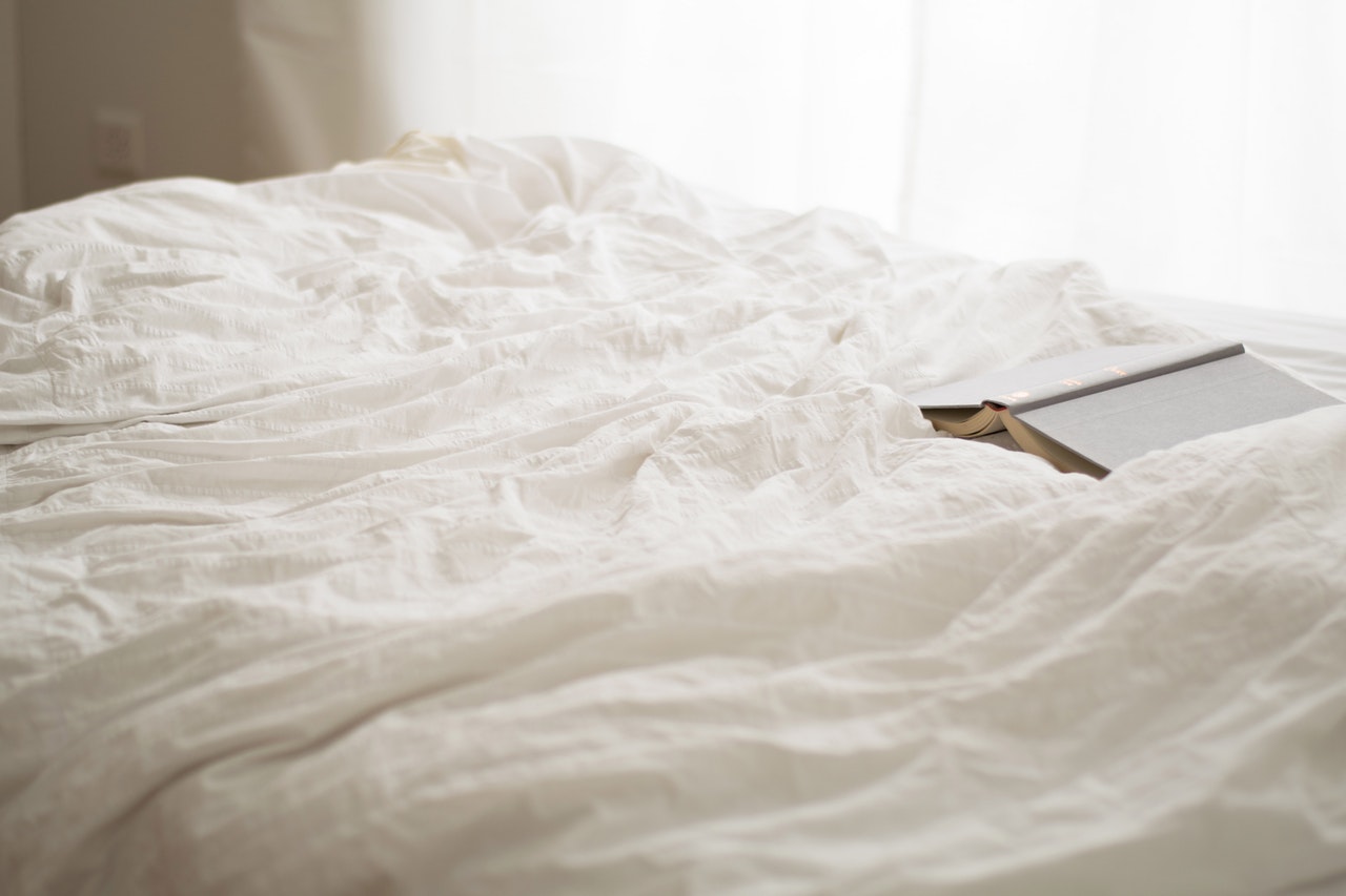 Read more about the article 6 Reasons Why You Should Wash Your Bed Sheets Once a Week