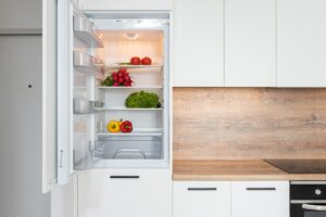 Read more about the article 7 Things to Avoid When Cleaning Out Your Fridge at Home