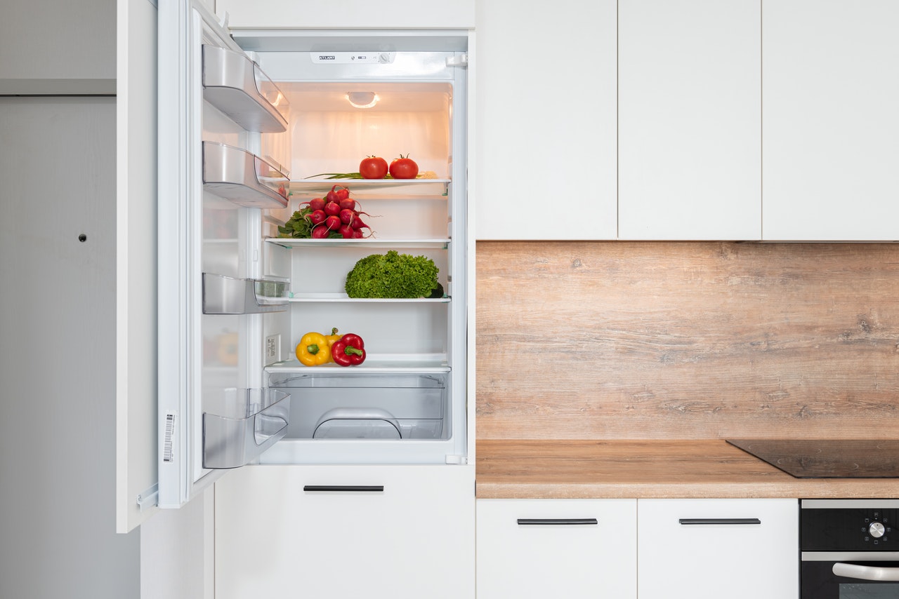 Read more about the article 7 Things to Avoid When Cleaning Out Your Fridge at Home