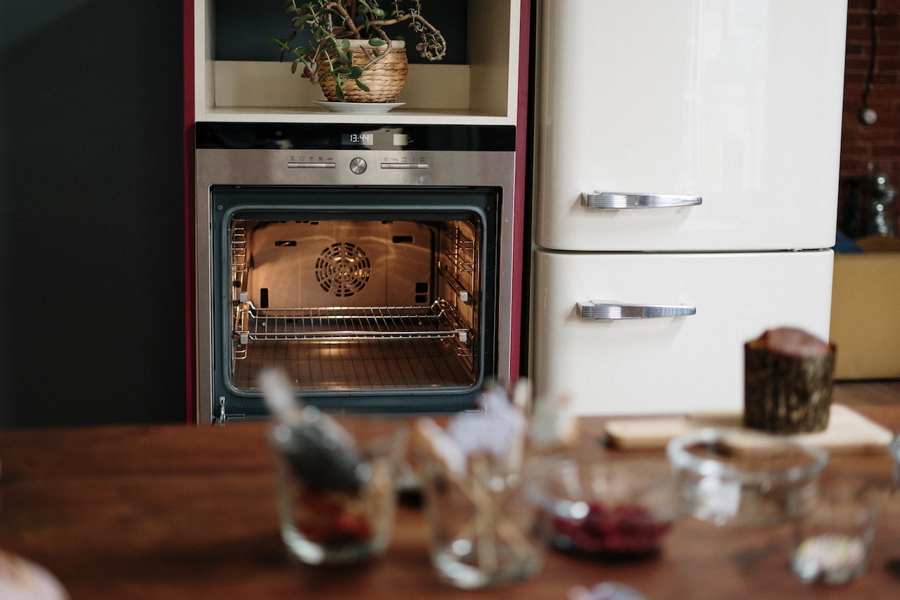Read more about the article Cleaning Your Oven: How to Get Started and Do it Pt. 1
