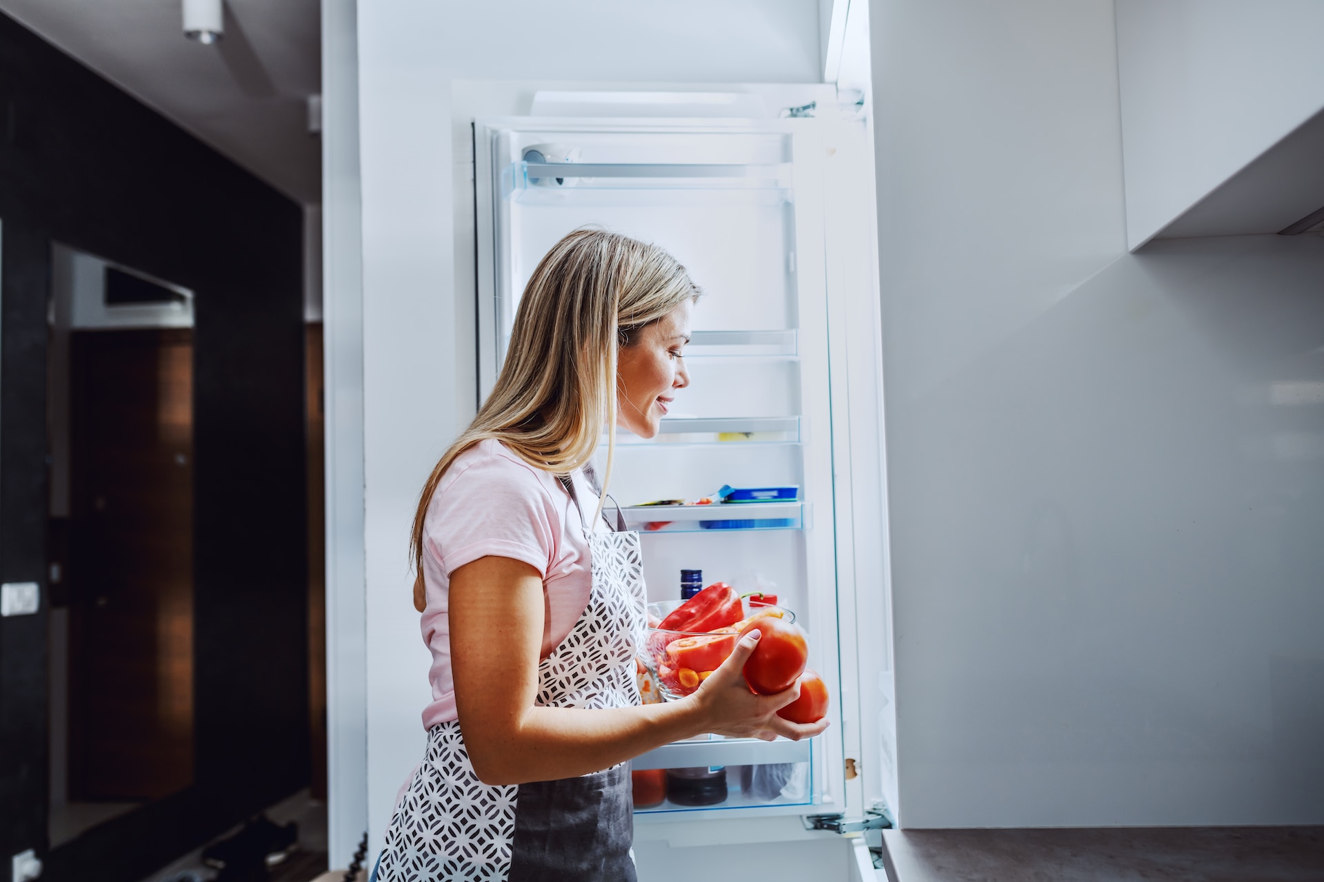 You are currently viewing 5 Easy Tips and Tricks to Clean Your New Refrigerator