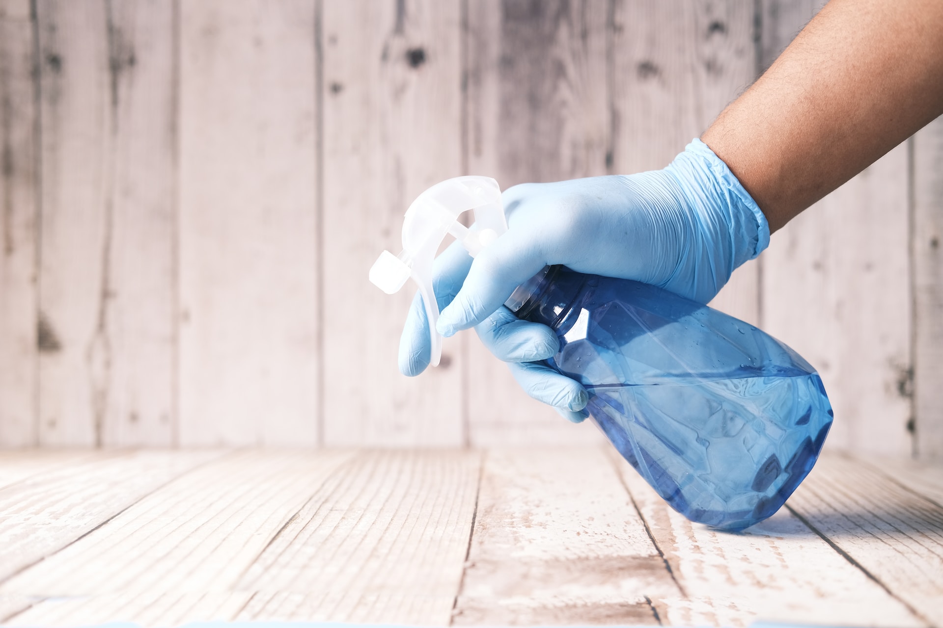 You are currently viewing A Guide to What To Expect When Hiring a Cleaning Service