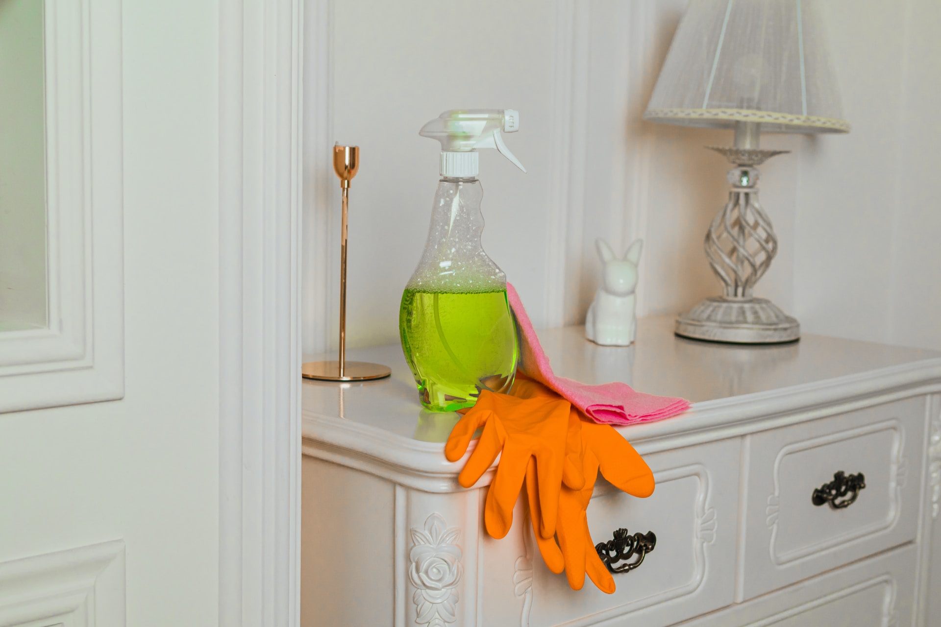 You are currently viewing Why You Should Consider Weekly House Cleaning Services