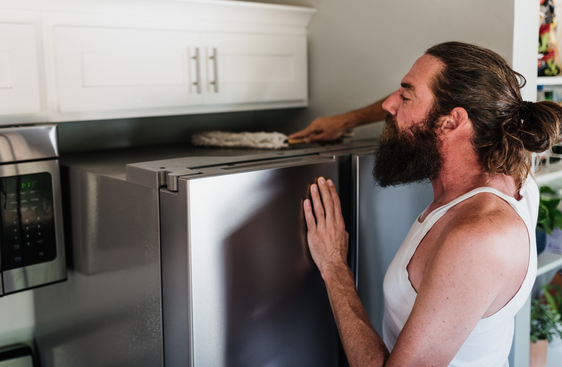 You are currently viewing How Often to Clean Your Fridge: Expert Advice & Top Tips